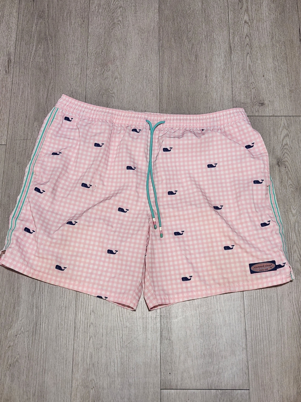 ✨ Vineyard Vines Pink Gingham Embroidered Whale Swim Trunks XL ✨